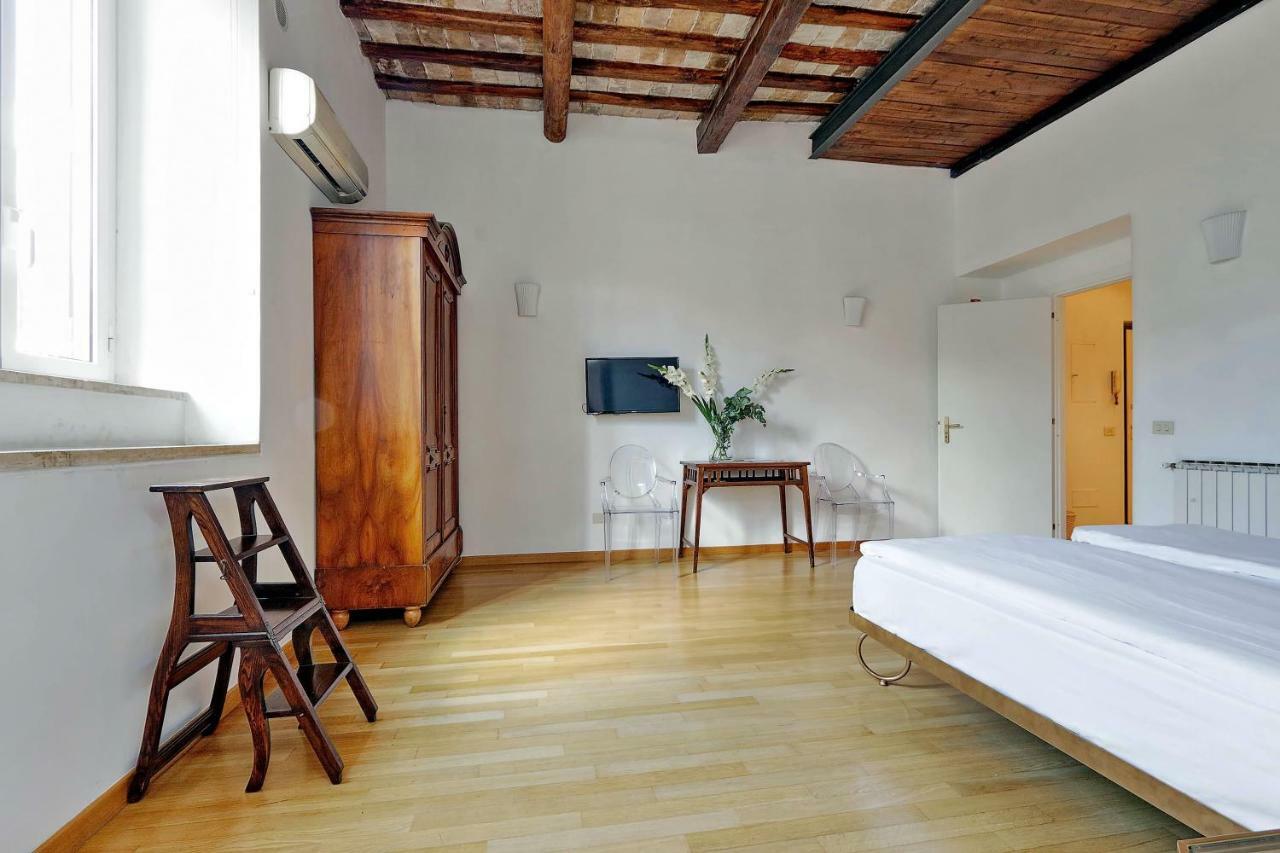 Al Corso 4 Hotel - Rome — Photos 1